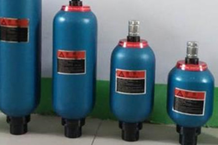 蓄能器為什么不能水平安裝？理由很簡單！