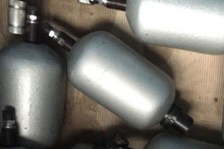 蓄能器設(shè)計時注意哪些方面?選材不能馬虎!