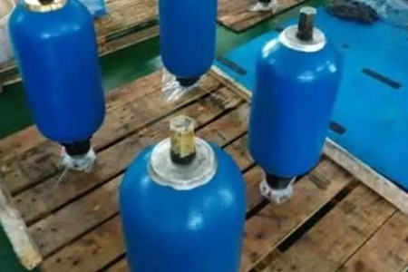蓄能器設(shè)計時注意哪些方面?選材不能馬虎!