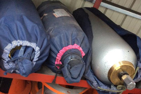 怎么使用蓄能器充氮工具？