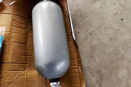 蓄能器氮?dú)獬溲b注意事項(xiàng),廠家來(lái)解答!