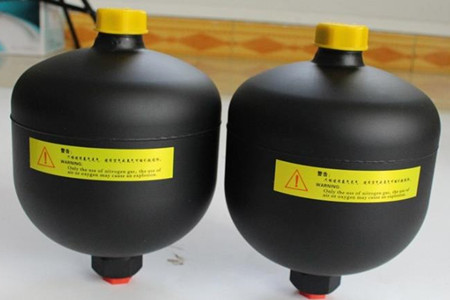 活塞式蓄能器操作時應該需要注意幾點事項？