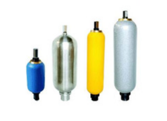 活塞式蓄能器周期檢查需要注意的是什么？